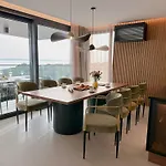 Amber With Jacuzzi & Sea View