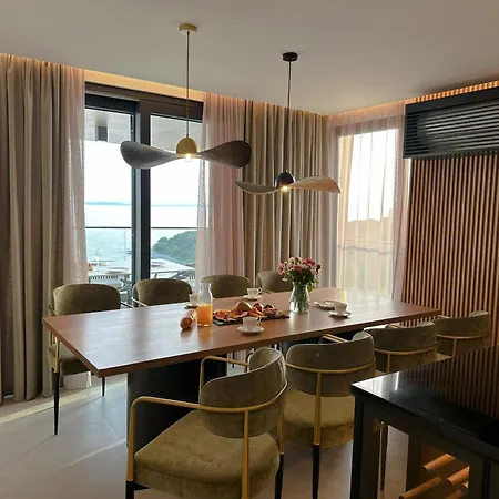 Apartmán Amber With Jacuzzi & Sea View