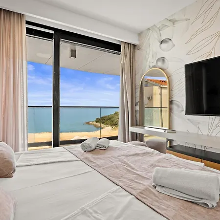 Apartmán Amber With Jacuzzi & Sea View